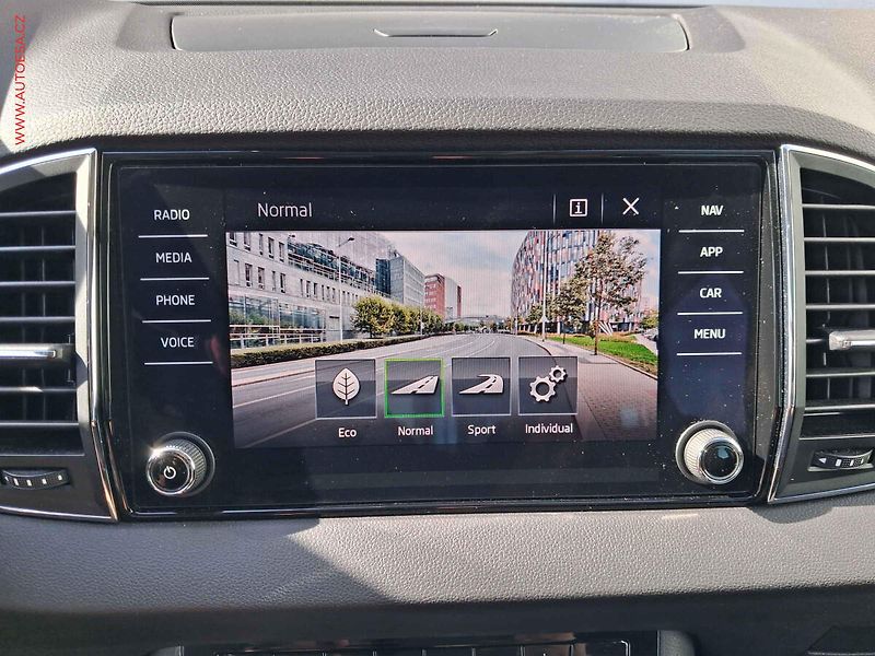 Škoda Karoq (2018) 1.5 TSi, 2.maj,ČR, Style - fotka 18 z 21