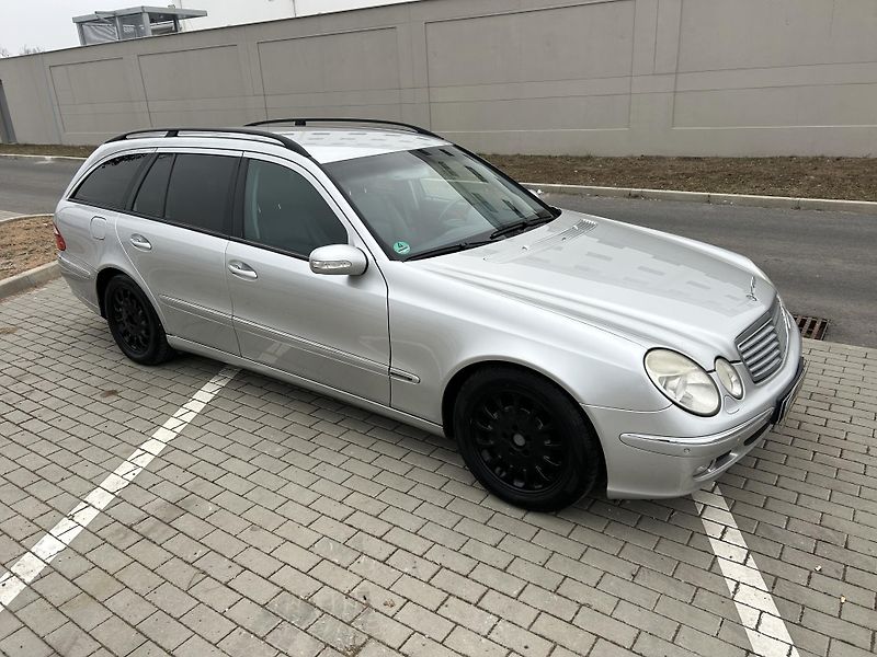 Mercedes-Benz Třídy E E 220 CDI Elegance - fotka 19 z 35