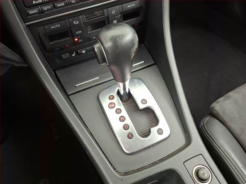 Audi A4 (2007) 2.7 TDI, Automat, rezervace - fotka 13 z 15