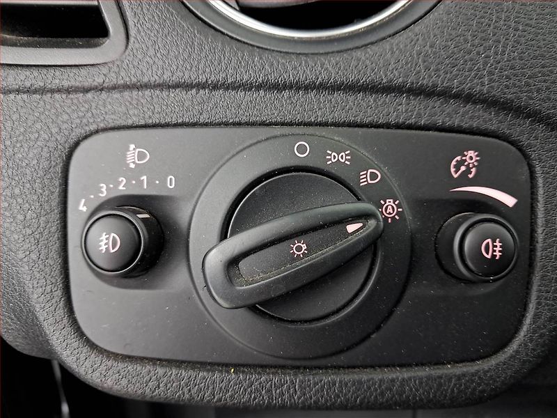 Ford S-MAX (2014) 2.0 TDCi, 7 míst, Navi - fotka 20 z 23