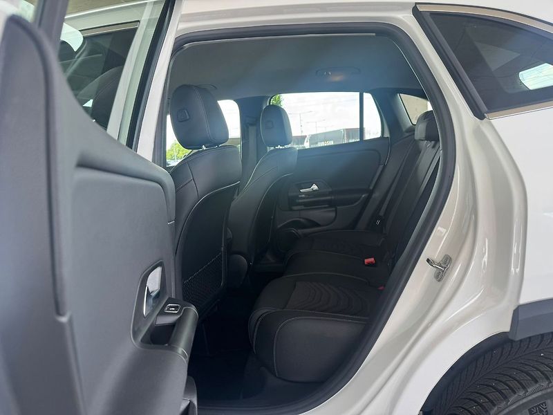 Mercedes-Benz GLA 220 4MATIC - fotka 16 z 20