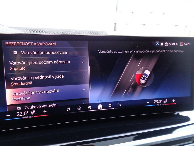BMW X5 xDrive30d M-Sport - fotka 27 z 28