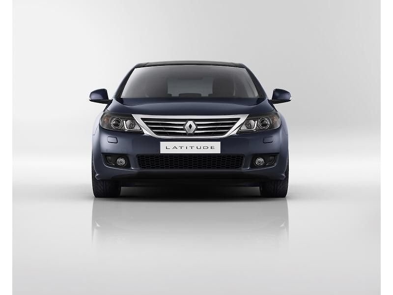 Renault Latitude je vlastně Samsung SM5, jen s jiným logem a drobnými změnami.