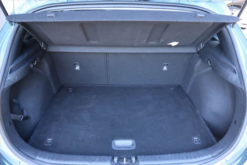 Kia Ceed (2024) Silver 1.5 T-GDI, Serv.kniha - fotka 13 z 19