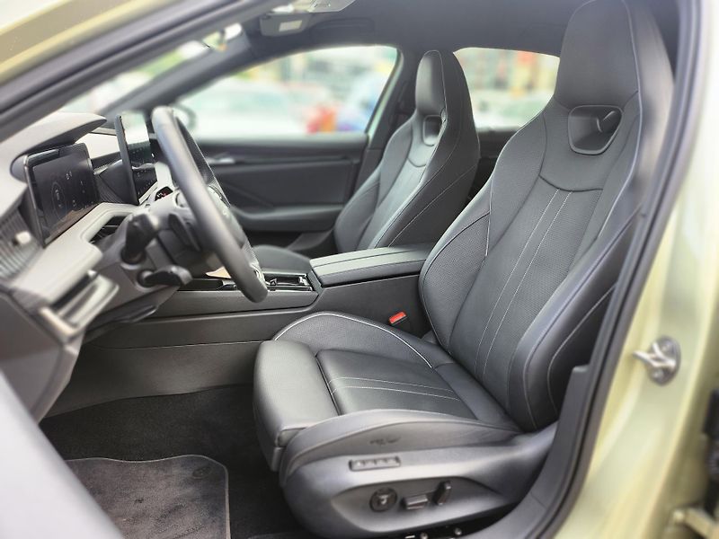 Škoda Superb Sportline 2.0 TDI 110kw DSG - fotka 9 z 30
