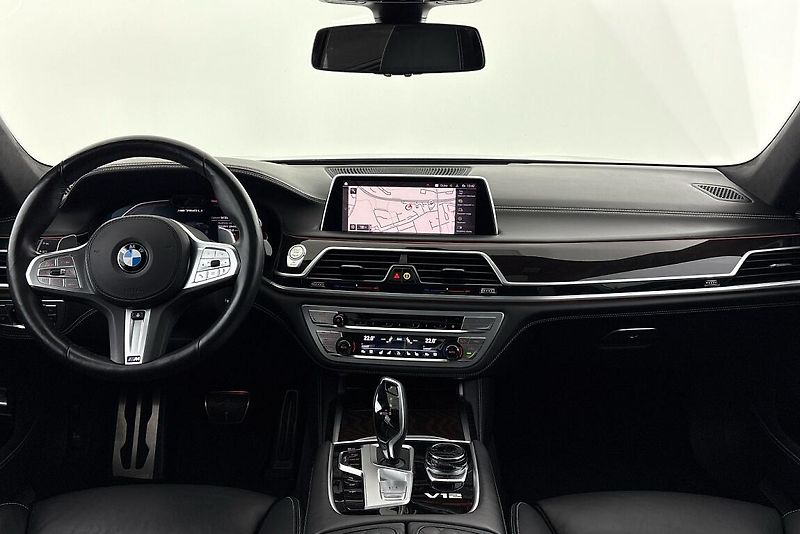 BMW Řada 7 M760Li xDrive - fotka 7 z 22