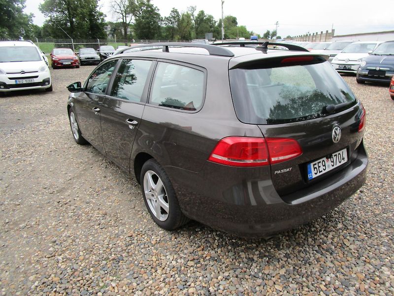 Volkswagen Passat 1,6TDI-77KW- 6-RYCHLOSTÍ - fotka 5 z 22
