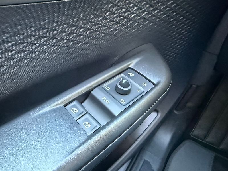 Cupra Born 150kW 360° kamera HUD 62kWh ba - fotka 40 z 45