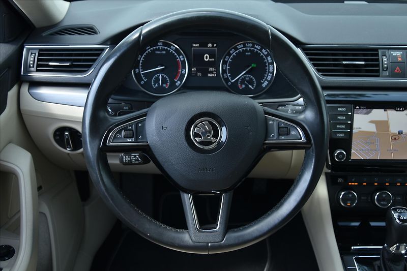 Škoda Superb 2.0 TSI 206kW DSG 4x4 STYLE ČR - fotka 15 z 33