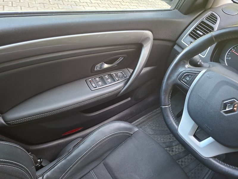 Renault Laguna (2013) 2.0dCi 110kW BLACK EDITION - fotka 11 z 38