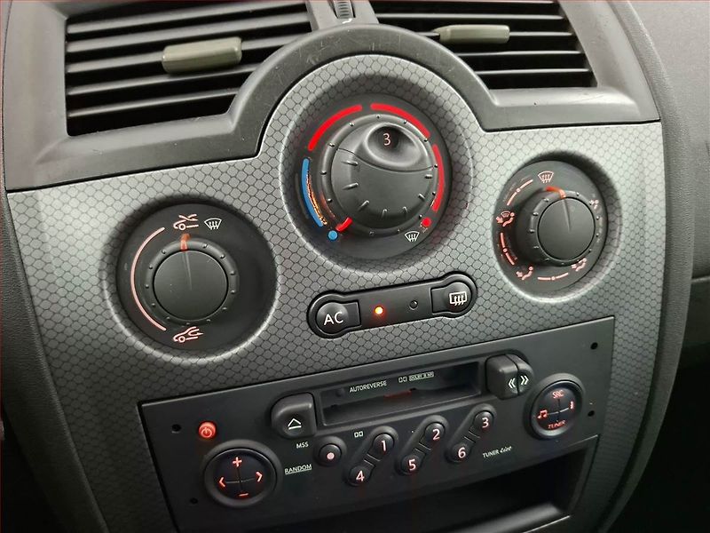 Renault Mégane (2004) 1.6 16V , nová STK, Tažné - fotka 14 z 15