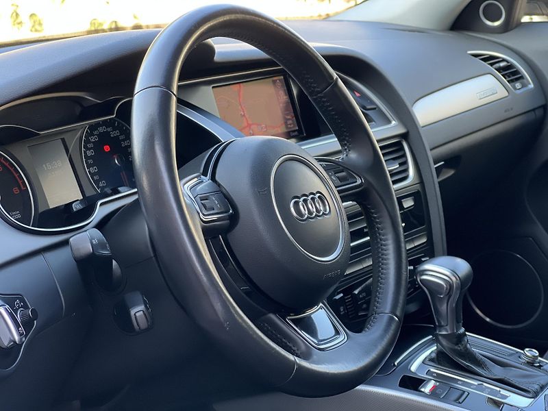 Audi A4 Allroad 2.0TDi QUATTRO AUTOMAT ALU - fotka 17 z 44