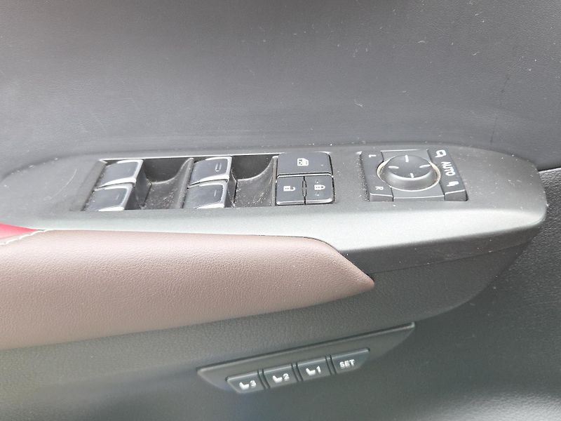 Lexus NX 300h (2018) na splátky všem od 10%akontace - fotka 16 z 16