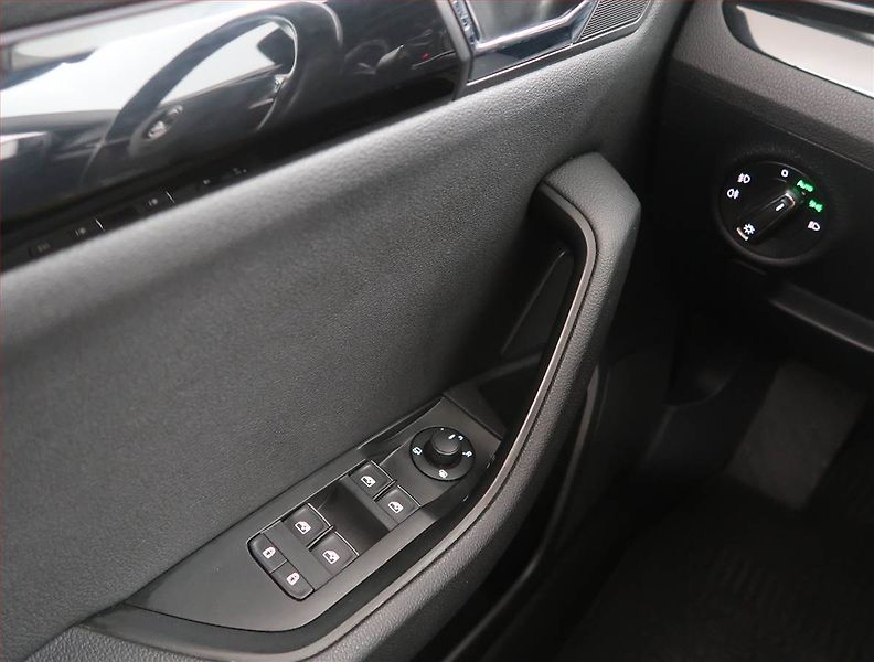 Škoda Superb (2019) Laurin&Klement 2.0 TDI, 4X4 - fotka 15 z 19