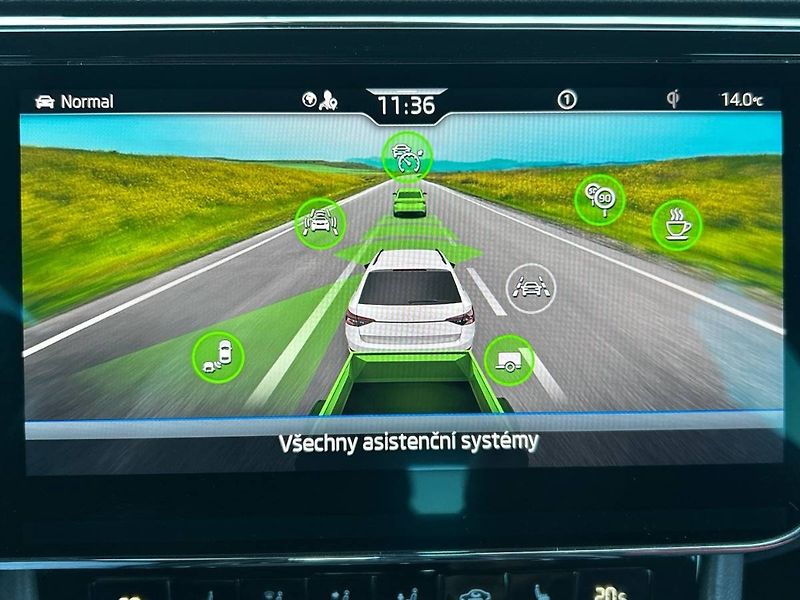 Škoda Superb (2021) kombi 2.0 TDI 7DSG Sportline - fotka 30 z 35