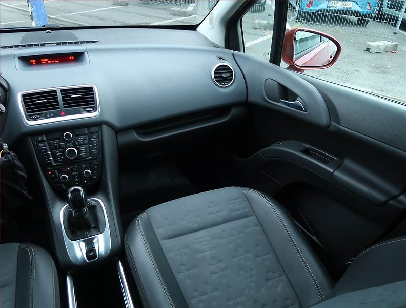 Opel Meriva (2013) 150 Jahre 1.4 Turbo - fotka 8 z 17