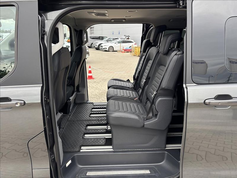 Ford Tourneo Custom 2,0 EcoBlue 125kW TitaniumX L2 - fotka 14 z 35