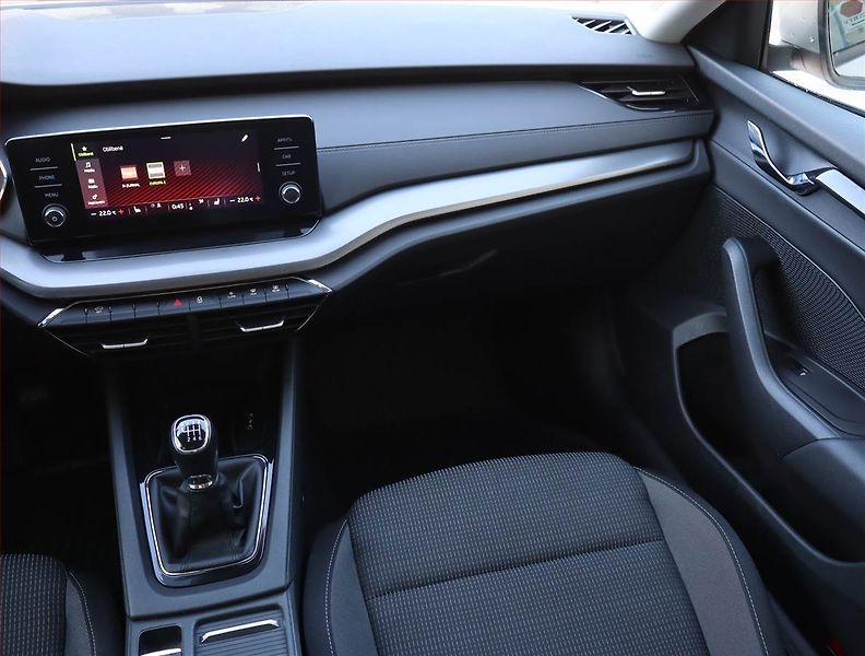 Škoda Octavia (2023) Ambition 2.0 TDI, ČR,1.maj - fotka 8 z 24