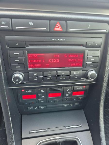 Audi A4 (2007) 1.6MPi 75kw, tažné, pěkná - fotka 17 z 24
