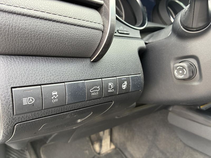 Toyota Camry (2021) 2,5Hybrid Executive  - fotka 9 z 20