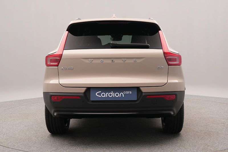 Volvo XC40 (2026) B3 AUT DARK PLUS - fotka 11 z 24