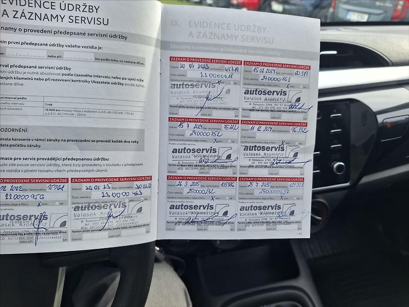 Toyota Hilux 2,4 D-4D  ČR DPH komplet pancí - fotka 16 z 18
