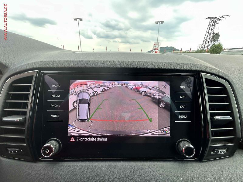 Škoda Karoq (2022) 1.5 TSI, 2.maj,ČR, SportLine - fotka 17 z 20