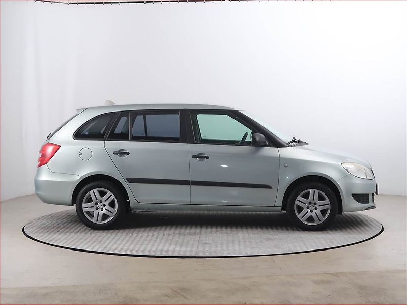 Škoda Fabia (2010) 1.2, oblíbený vůz - fotka 6 z 13