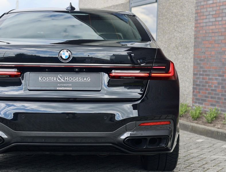 BMW Řada 7 (2019) M760Li xDrive - fotka 10 z 47