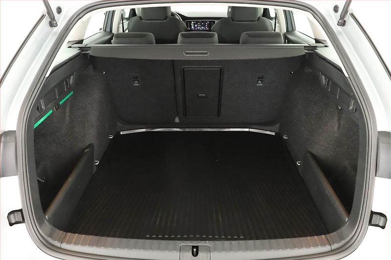 Škoda Octavia (2023) Ambition 2.0 TDI, ČR,1.maj - fotka 10 z 15