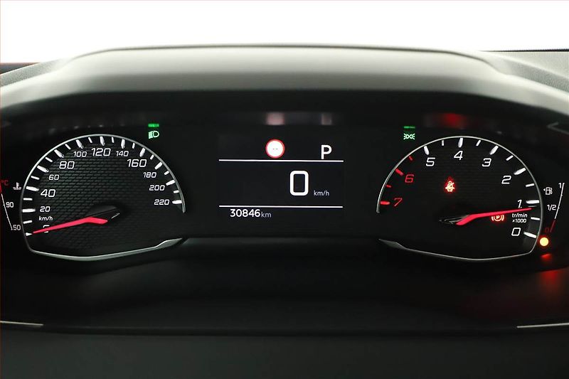 Peugeot 2008 (2023) Allure 1.2 PureTech, Automat - fotka 10 z 18