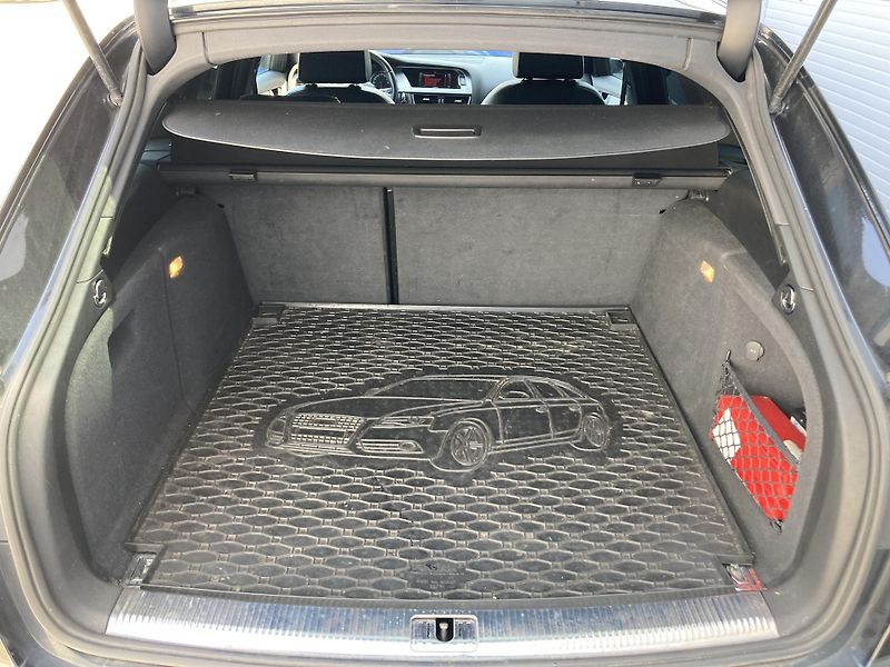 Audi A4 (2011) S-line Avant 3,0TDi V6 176kW  - fotka 20 z 22
