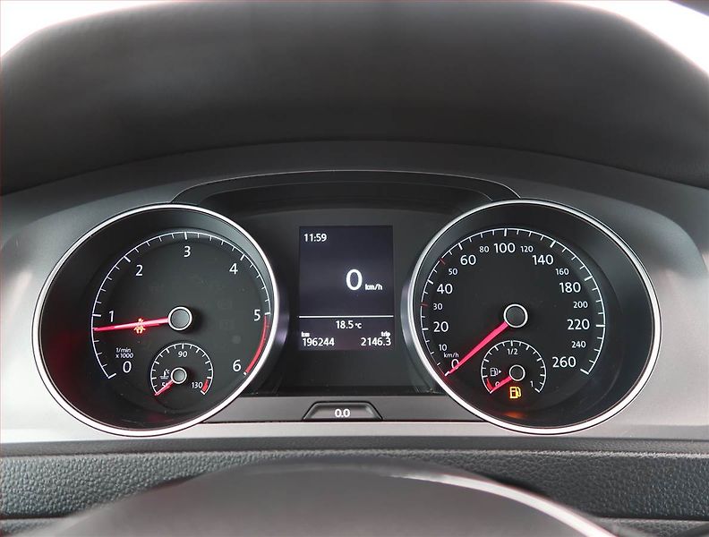 Volkswagen Golf (2016) 1.6 TDI, Xenony, Tempomat - fotka 11 z 14