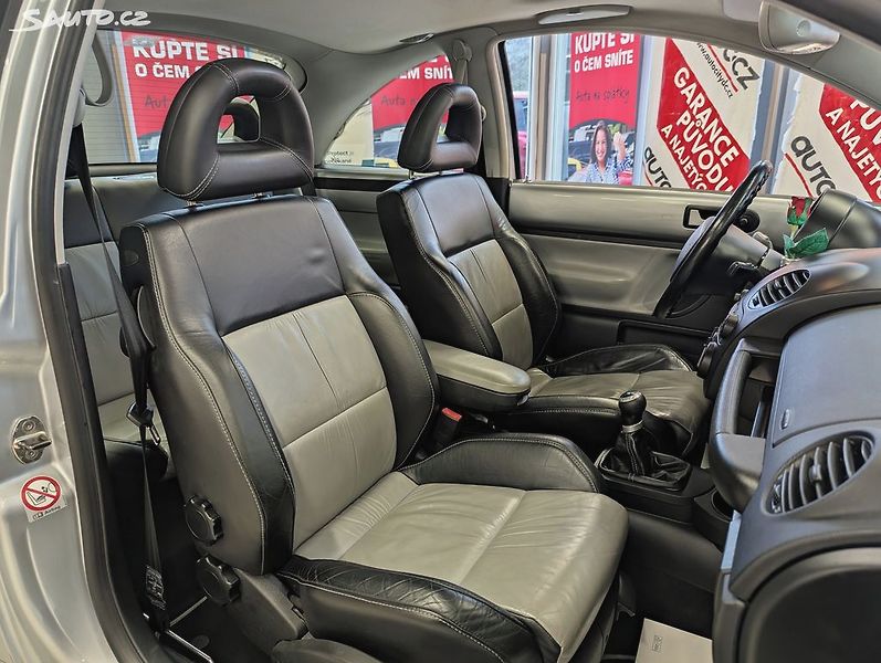 Volkswagen New Beetle 2.3 V5 125kW SPORT EDITION - fotka 9 z 19