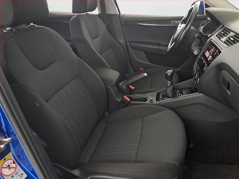Škoda Octavia (2020) 1.6 TDI, Tempomat - fotka 9 z 16