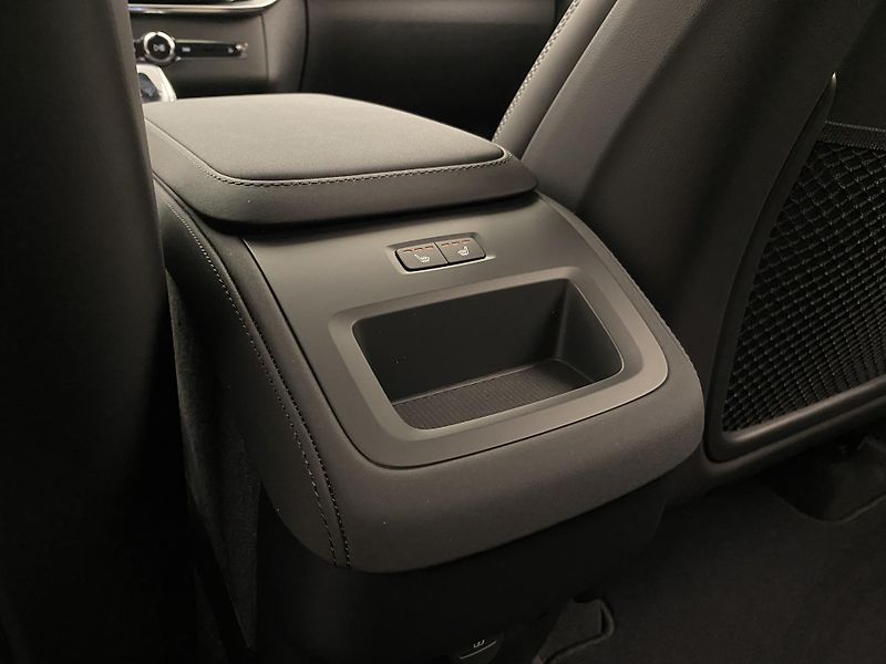 Volvo XC90 (2026) B5 AWD AUT DARK PLUS 7míst - fotka 66 z 67