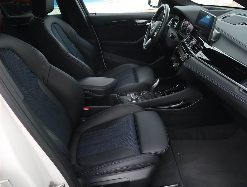 BMW X1 (2022) M Sport xDrive18d, M-Paket - fotka 9 z 27