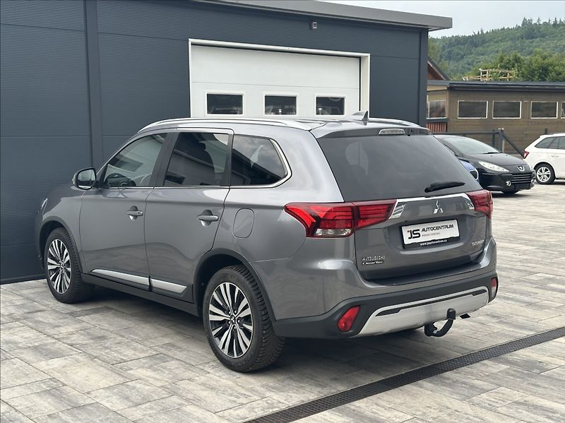 Mitsubishi Outlander 2,0 150PS  Active A/T - fotka 10 z 52