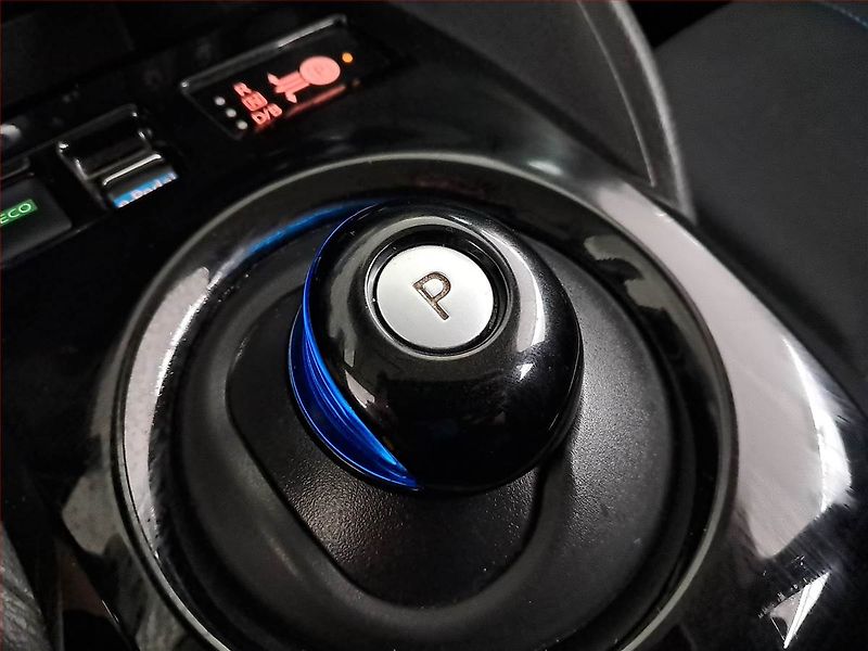 Nissan Leaf (2019) 40 kWh, Automat, Tempomat - fotka 13 z 16