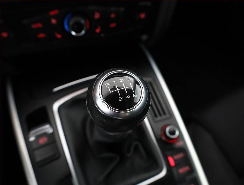 Audi A4 (2010) 1.8 TFSI, Serv.kniha, Navi - fotka 12 z 16