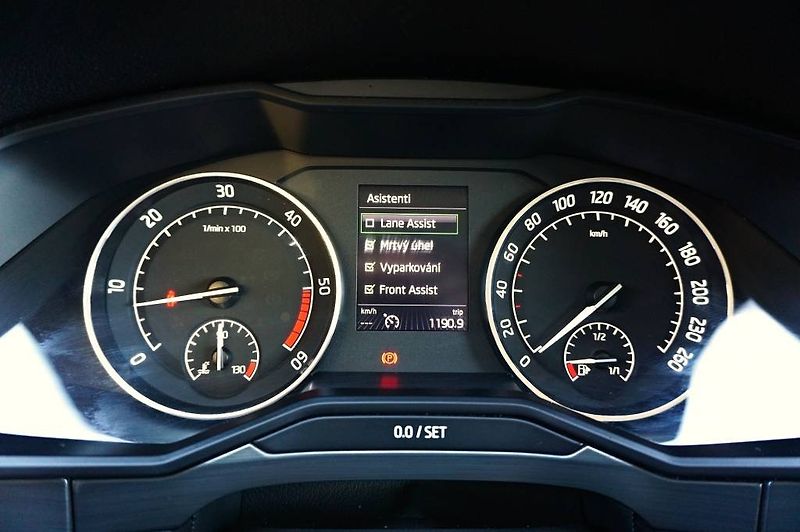 Škoda Superb (2015) STYLE 2,0 TDI 140 kW - fotka 28 z 43
