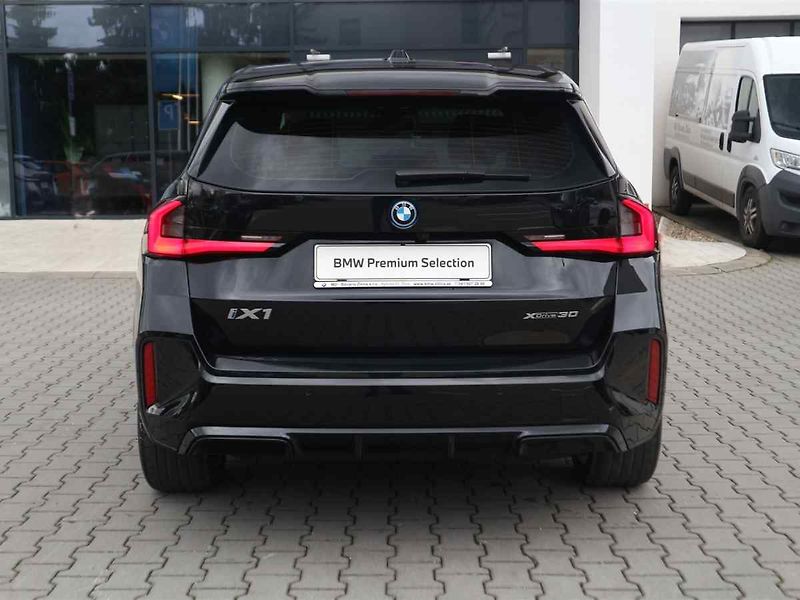 BMW iX1 - fotka 5 z 10