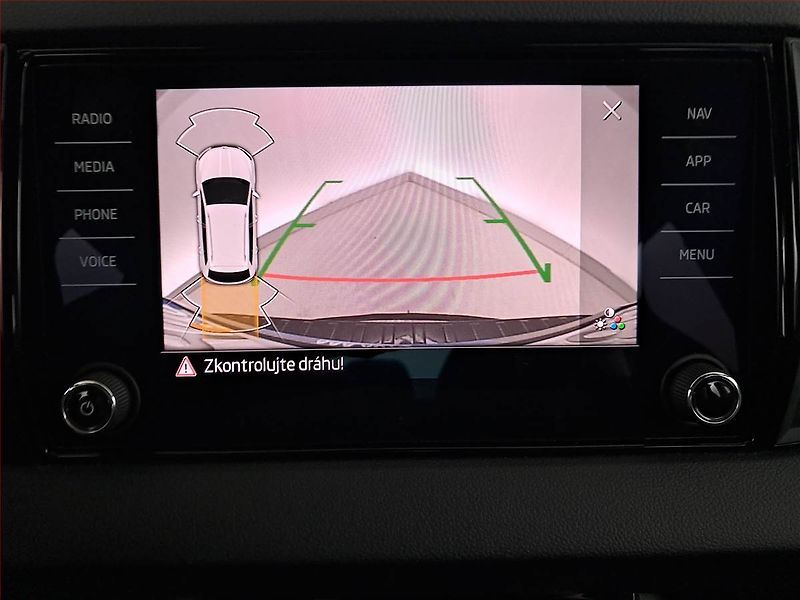Škoda Karoq (2021) Sportline 1.5 TSI - fotka 19 z 28