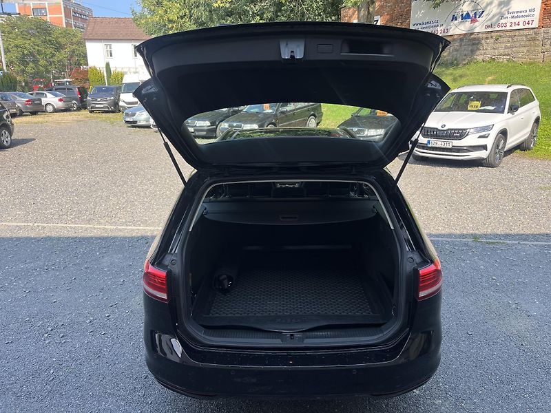 Volkswagen Passat (2017) 2,0TDi 110Kw COMF.PANO.AKCE! - fotka 17 z 20