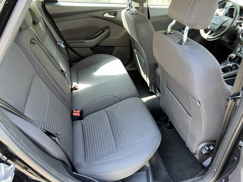 Ford Focus 1.5 TDCi 88 kW 1.MAJ SERVISKA - fotka 8 z 15
