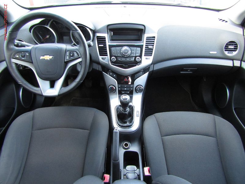 Chevrolet Cruze (2013) 1.8i, AC, temp - fotka 8 z 16