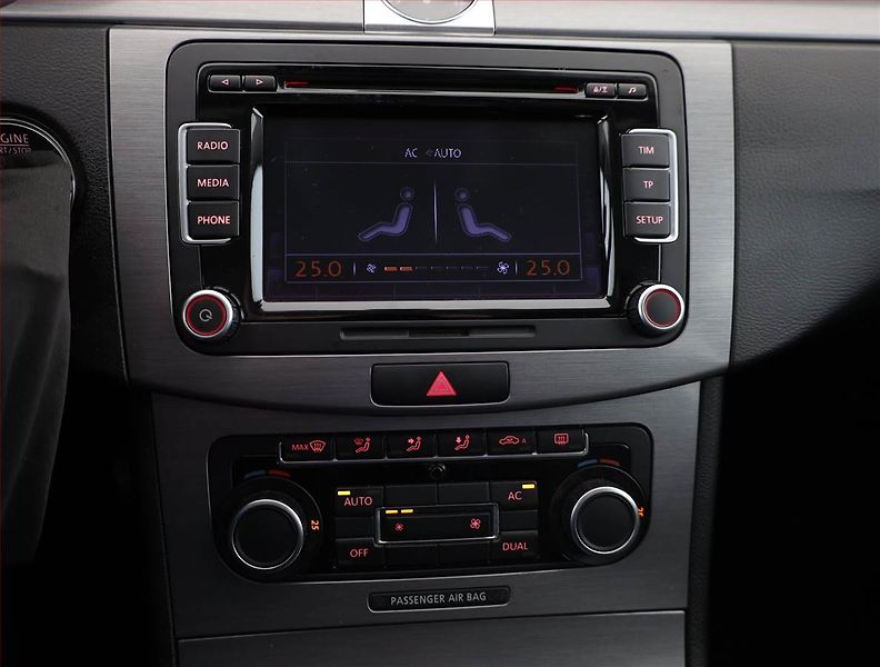 Volkswagen Passat (2011) 2.0 TDI, Tempomat - fotka 10 z 18