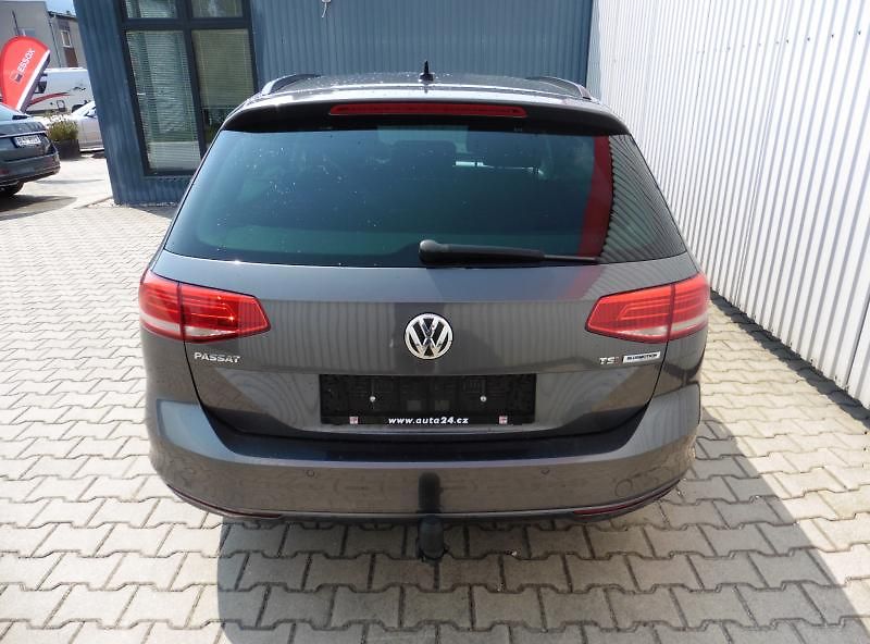 Volkswagen Passat Variant 1.4 TSi Highline Navi - fotka 7 z 17