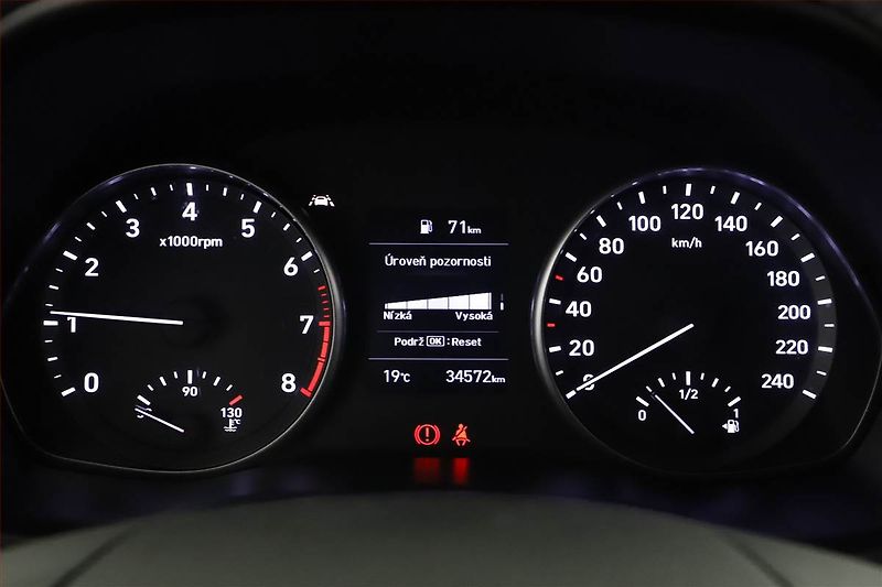Hyundai i30 (2023) Family Comfort 1.0 T-GDI, ČR - fotka 9 z 13