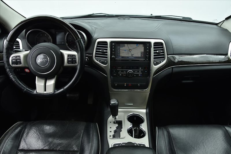 Jeep Grand Cherokee 3.0CRD 177kW AWD LIMITED TAŽNÉ - fotka 15 z 28